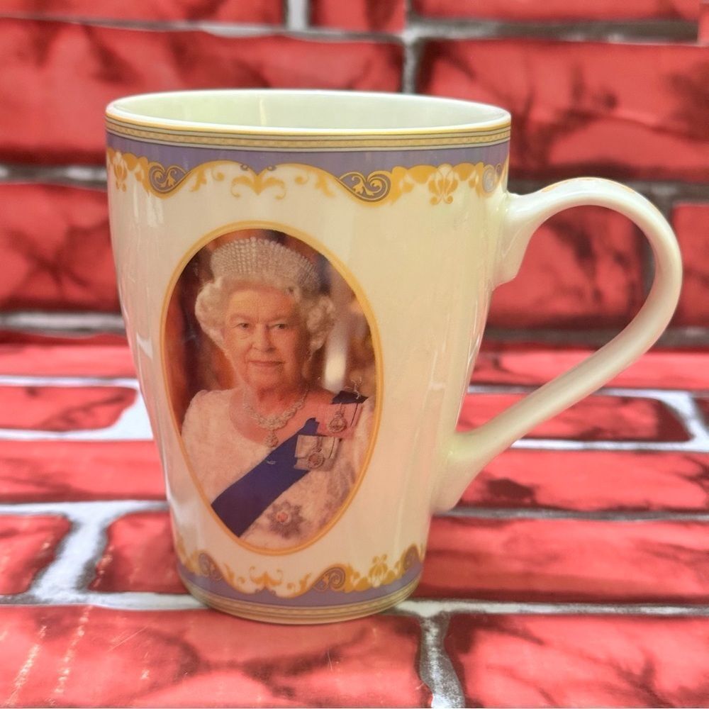 Queen Elizabeth II Commemorative Coffee Mug